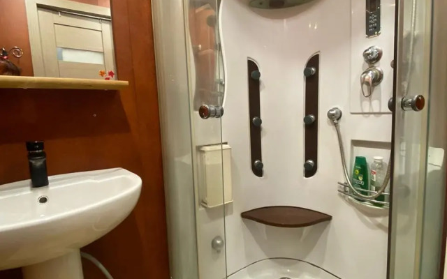 Апартаменты с 2 комнатами в Октябрьском районе (КВАРТИРА51)