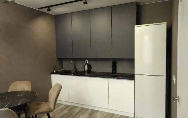 Dizaynerskaya Yevrodvushka Flat