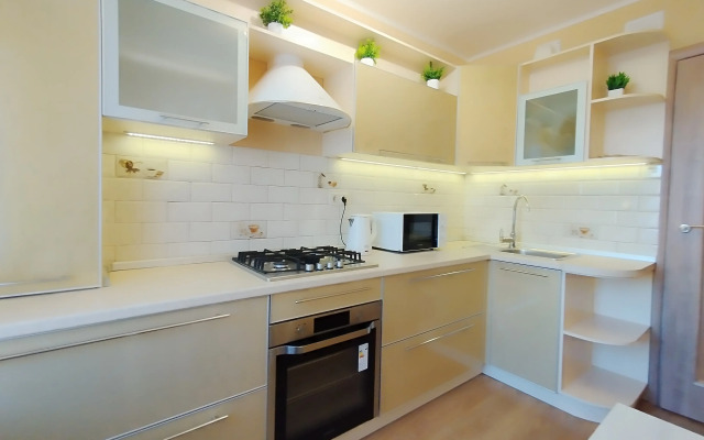 Prostornaya Na Oktyabryskom Prospekte Flat