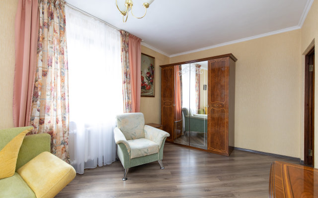 Two-room apartment Teatralnaya 13