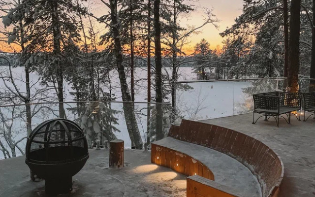 We Lodge Hotel