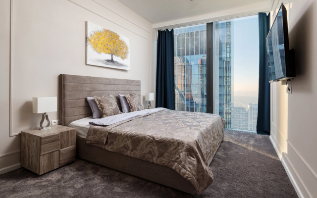 38th Floor, Stylish Apartment with Private Park