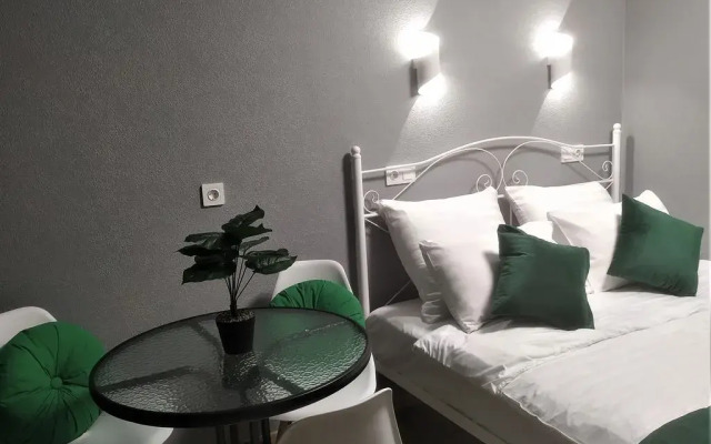 Апартаменты RentHome студия Изумруд на Южном шоссе у ТЦ Амбар