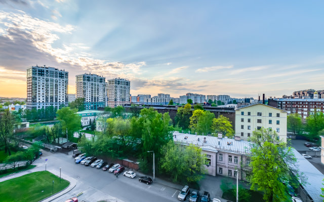 V Tsentre U Metro Moskovskie Vorota Apartments