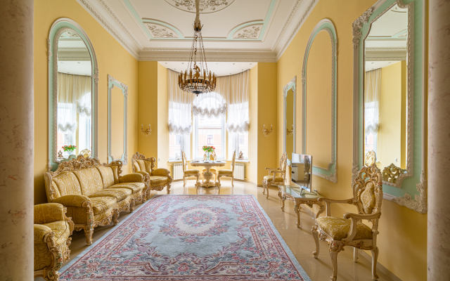 Bolshaya Konyushennaya 3 Apartments