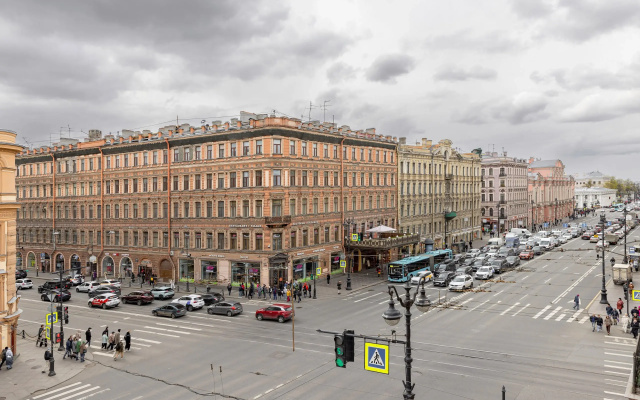 Квартира Трехкомнатная с видом на Невский проспект