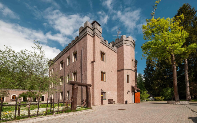Monsoro Castle