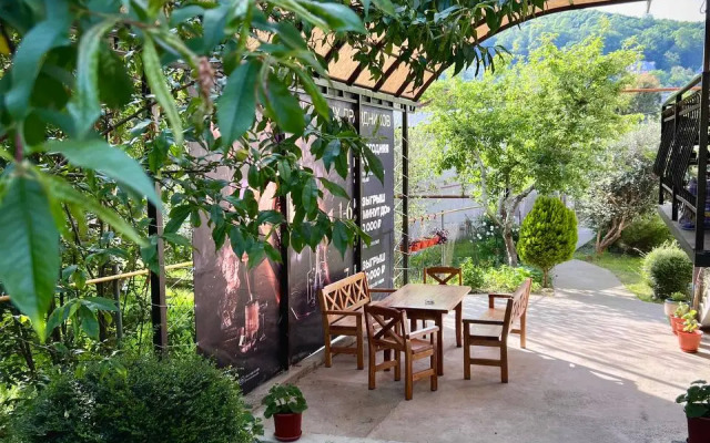 Looris Guest house