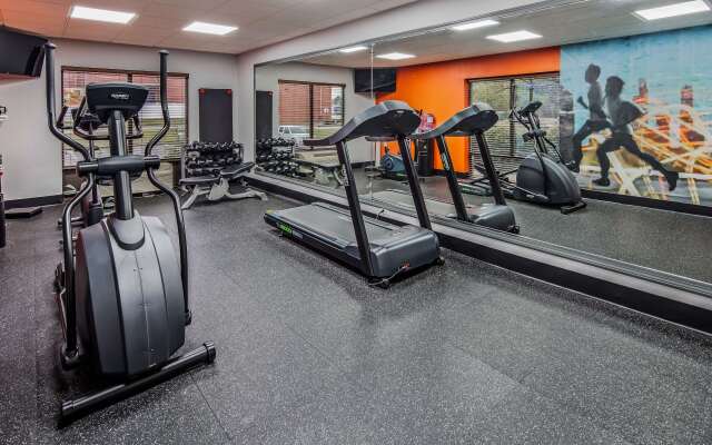 Отель Comfort Inn & Suites