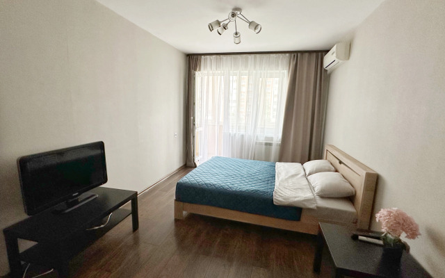 Dvukhkomnatnaya v 10 Minutakh Peshkom ot Naberezhnoy Flat