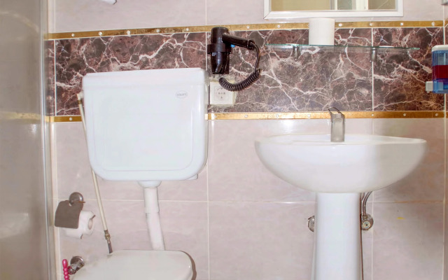 Yunus Hotel