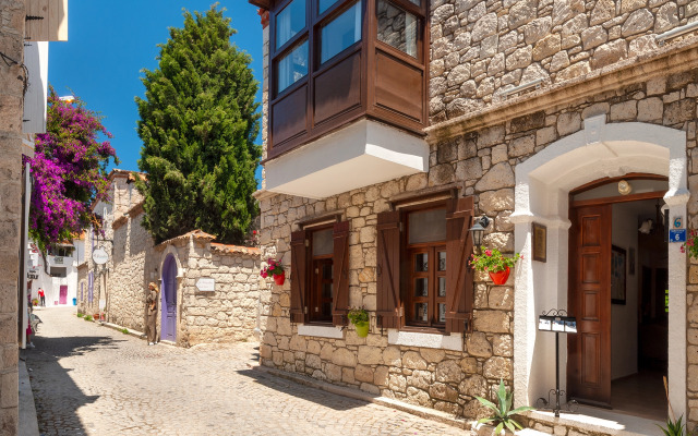Flores Alacati Hotel