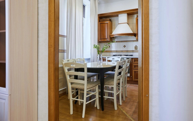 Квартира FlatStay Карповки 16| Большая видовая 4шка с камином