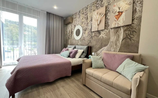 Dlya Tryokh Gostey S Balkonom Apartments