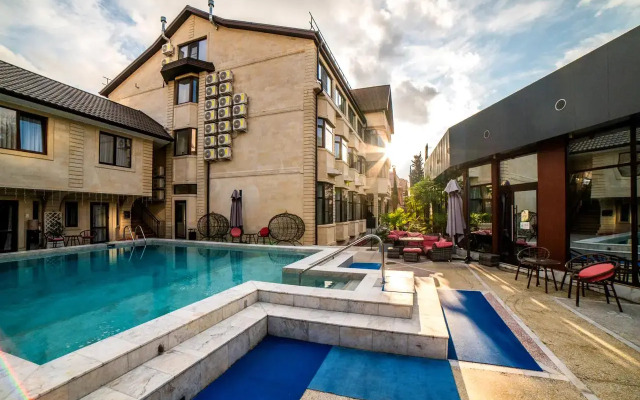 Elitny Apartament v Gostinitse Senator Flat