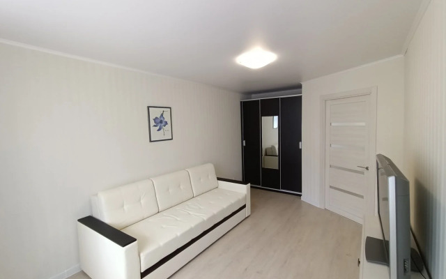 Квартира Уютная двухкомнатная Сутки Калуга у Дворца Спорта по адресу Баррикад 157