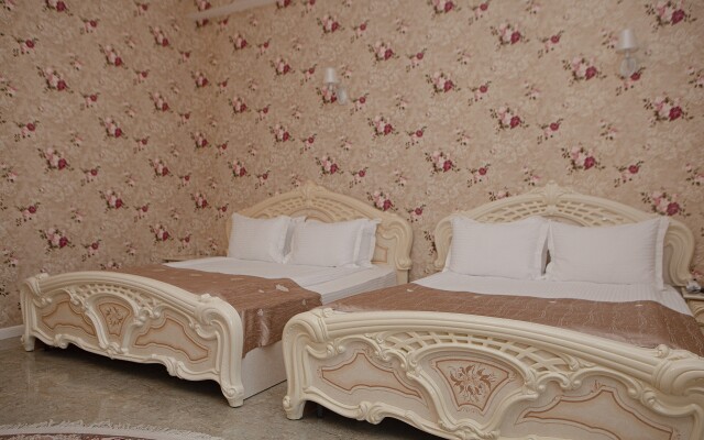 GUSTO Hotel