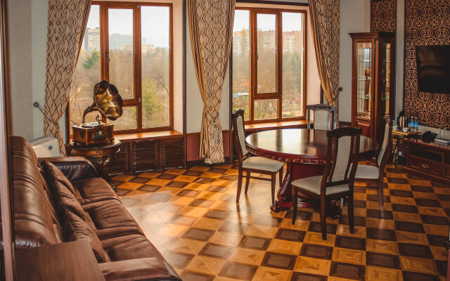 Orekhovaya Roscha Hotel
