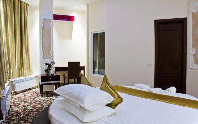 Sky Luxe Hotel