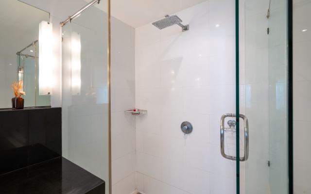 Ocean view condo in Sunset Plaza Apartments