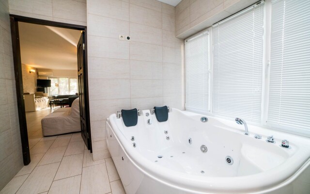 Azov Inn Guest House