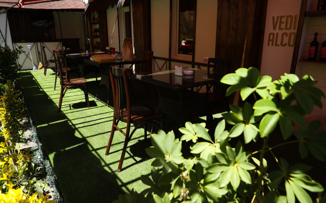 U Ashota Guest house