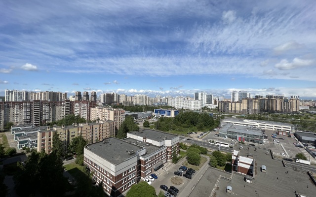 U Lakhta Tsentra Tryokhkomnatnye Apartments