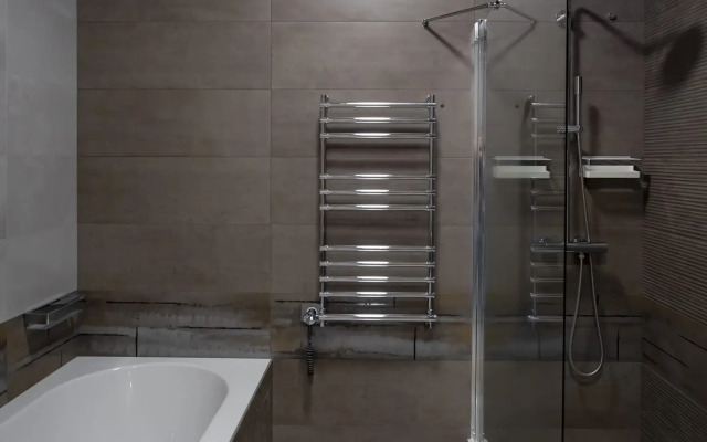 Roskoshnaya dvukhurovnevaya kvartira s sobstvennoy terrasoy Flat