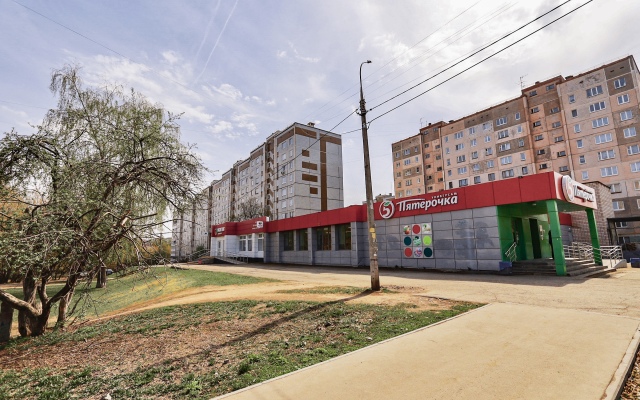 Prostornaya dvukhkomnatnaya u zooparka Flat