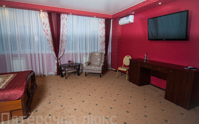 Отель Пятерочка Люкс