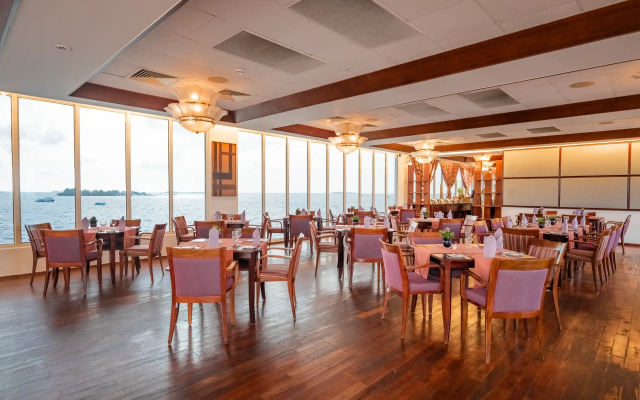 Hulhule Island Hotel
