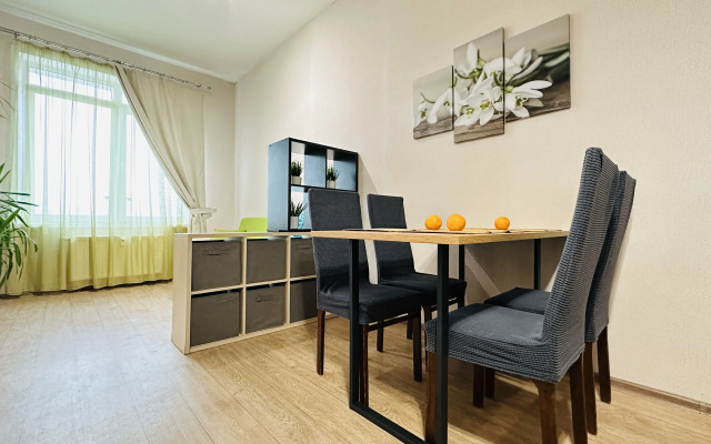 Ujutnaja Evro-dvuhkomnatnaja na 25 jetazhe Flat