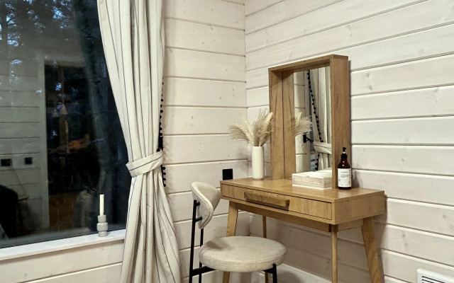 U Ozera S Terrasoy Sosnovy Dom Private house