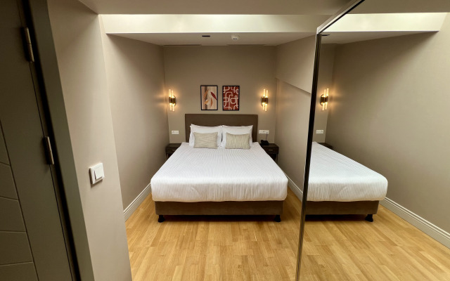 Weingart Suites Hotel
