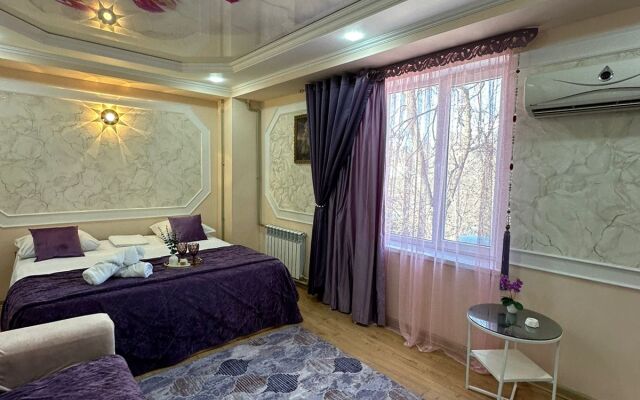 Na Prospekte Tauke Khana 33/3 Apart Hotel