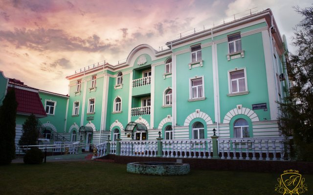 Aleksandriya-Peterhof Hotel