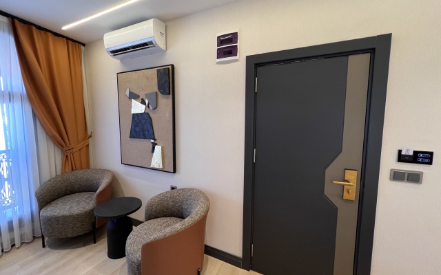 Hotel Elysian Airport