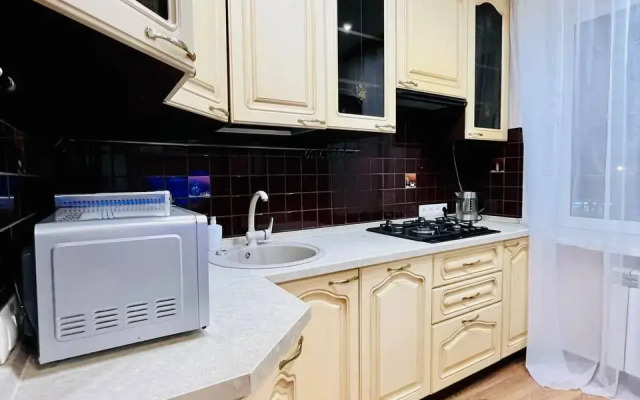 Uyutnaya 3-Kh Komnatnaya U Metro Akademicheskaya Flat