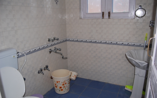 Calm Holiday Inn Hotel	