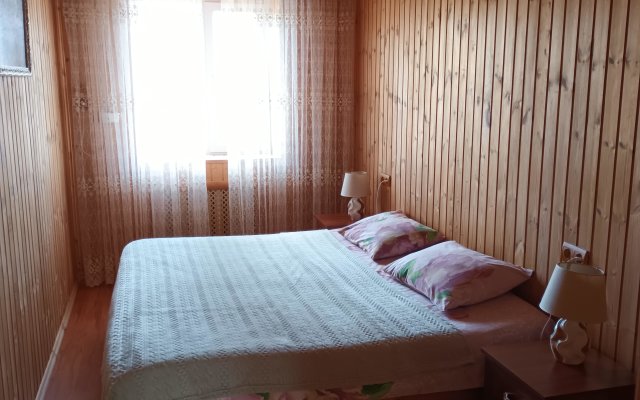 Квартира Трёхкомнатная на Линейной 31