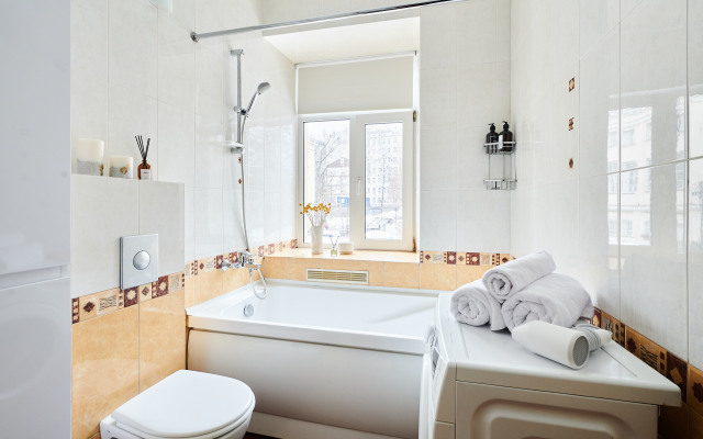 GM YArkaya Trekhkomnatnaya u Krasnoj Ploshchadi Apartments