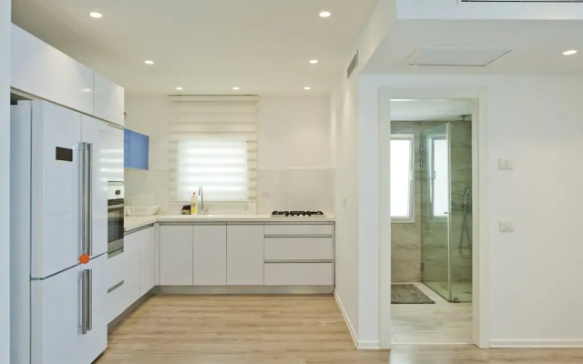 Bat Yam Luxury 2 Bedroom Apartments