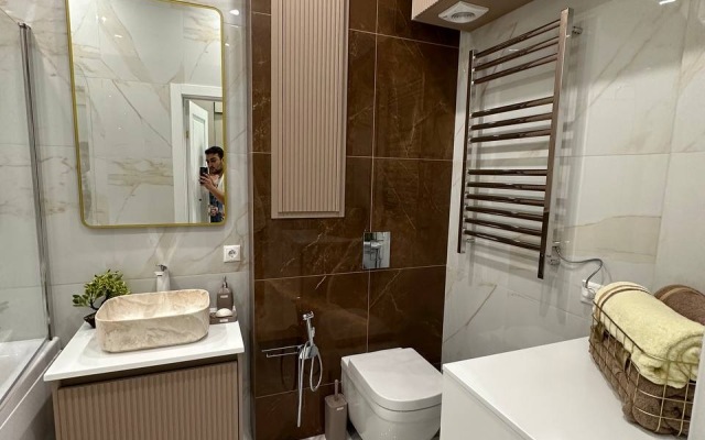 S Dizaynerskim Remontom v Tsentre Adlera Flat