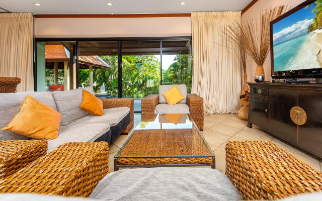 Toba Baan Bua Estate Naiharn Beach Villa