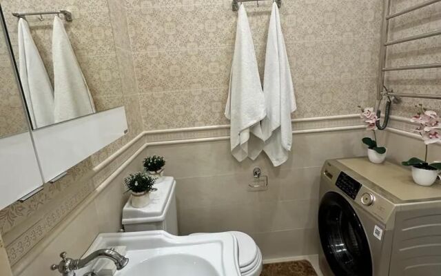 Na Chkalova 37 S Vidom Na Gory Apartment
