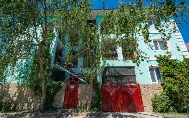 Izumrud Guest House