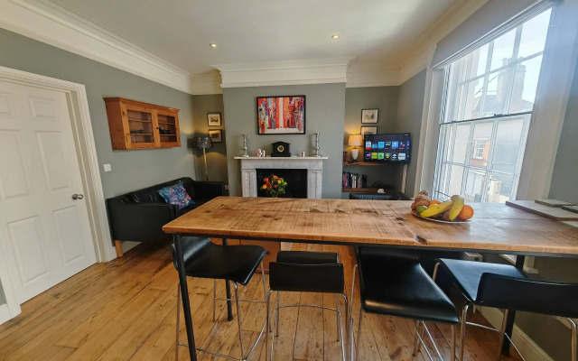 Historic Winchester Apartment