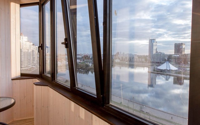 Dvukhurovnevye 4-Komnatnye s Panoramnym Vidom v Tsentre Apartments