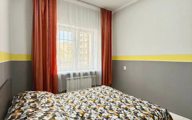 Kvartira 3 Kom s Otdel'nym Vhodom 8 Sp Mest Centr Goroda Rabotaem s Ur Licami