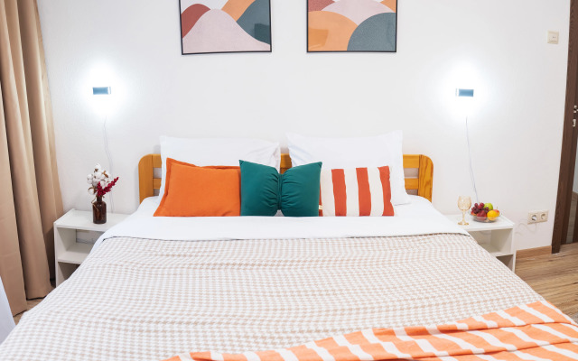 Квартира Просторная Двухкомнатная Natali на метро Пражская